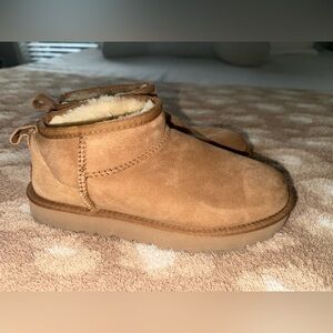 Ugg ultra mini size 7 in chestnut